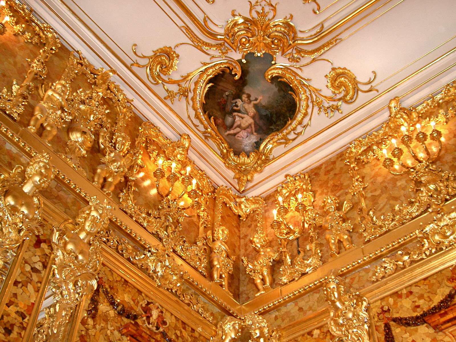 A photograph of the replica of the Amber room.